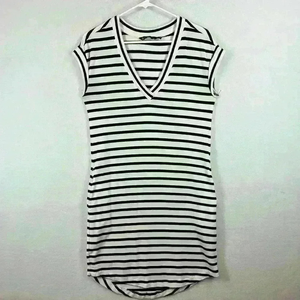 Athleta Dress Black /White Women’s XS V Neck Striped Curved Hem Pockets